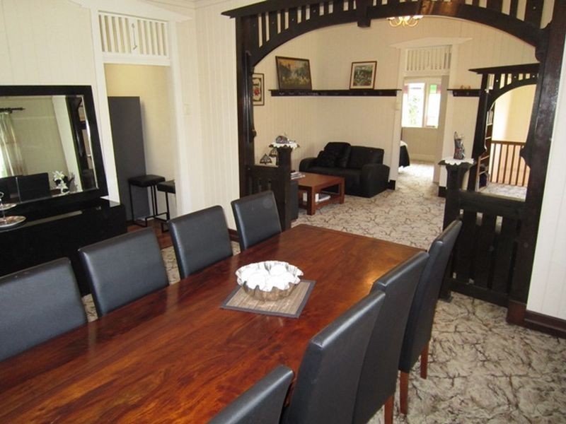 126 Barton Rd, Hawthorne QLD 4171