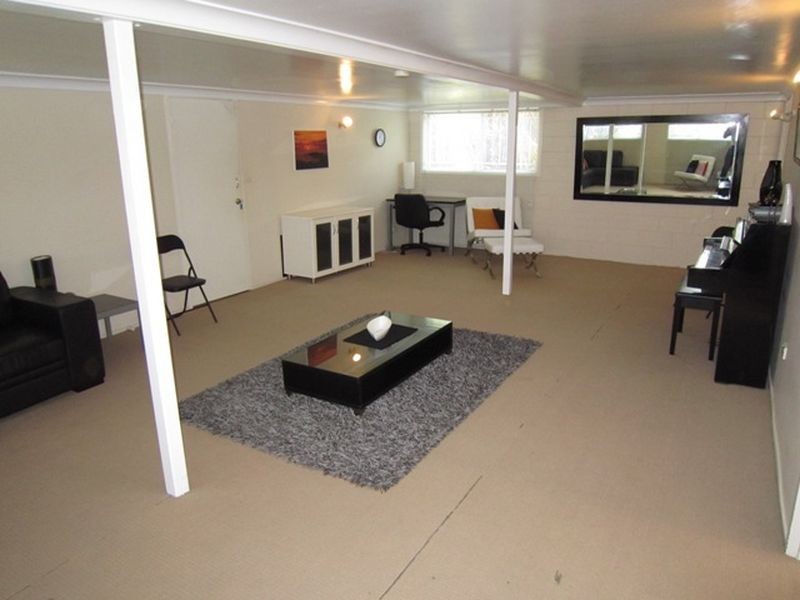126 Barton Rd, Hawthorne QLD 4171