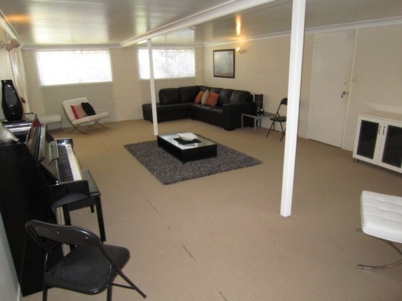 126 Barton Rd, Hawthorne QLD 4171