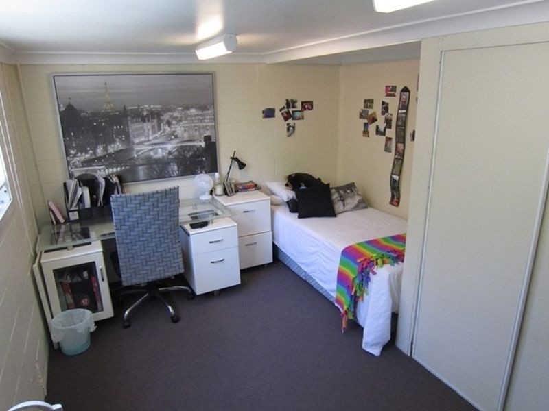 126 Barton Rd, Hawthorne QLD 4171