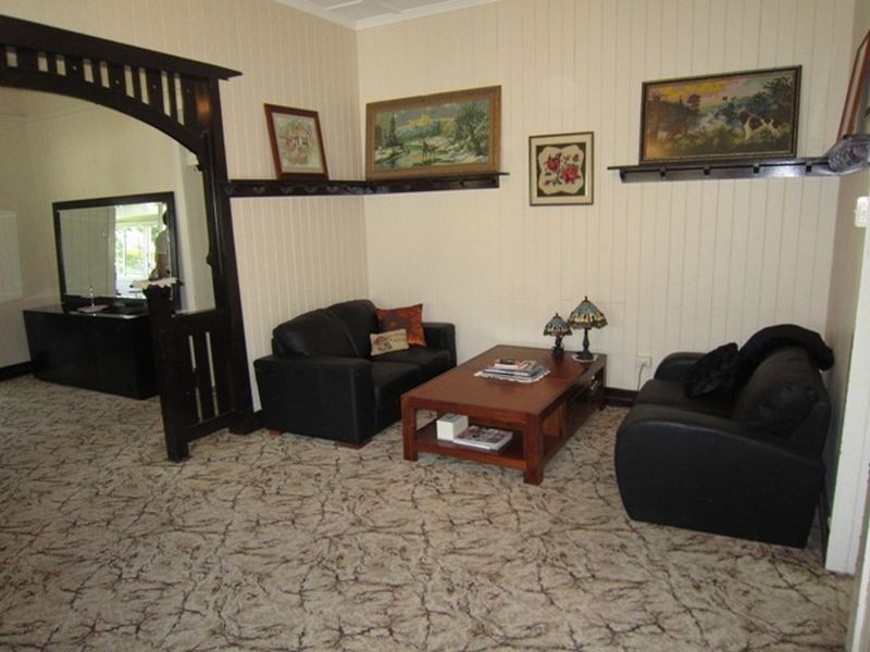 126 Barton Rd, Hawthorne QLD 4171