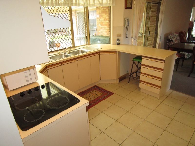 147 Meadowlands Road, Carindale QLD 4152