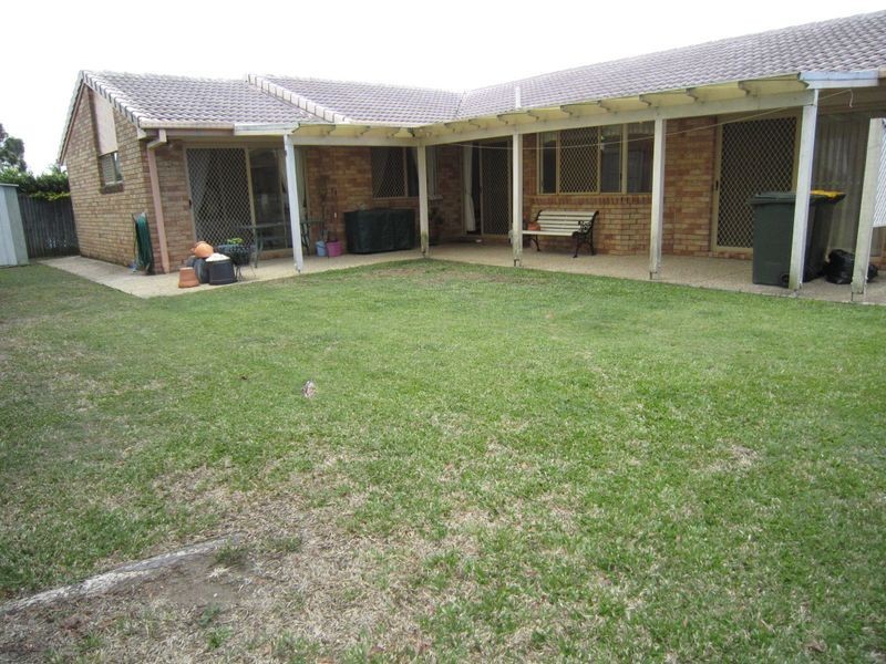 147 Meadowlands Road, Carindale QLD 4152