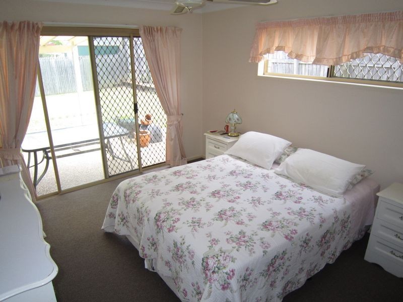 147 Meadowlands Road, Carindale QLD 4152