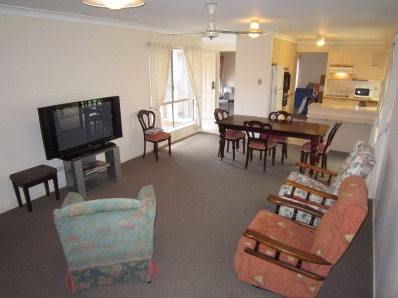 147 Meadowlands Road, Carindale QLD 4152