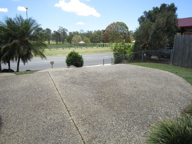 147 Meadowlands Road, Carindale QLD 4152