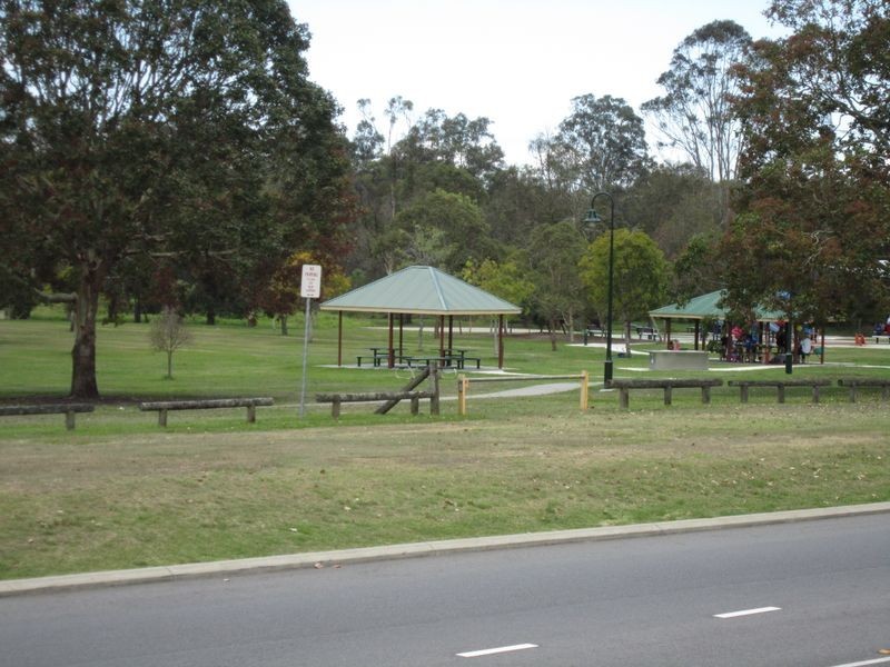 147 Meadowlands Road, Carindale QLD 4152