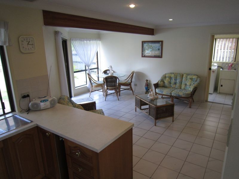 145 Meadowlands Road, Carindale QLD 4152