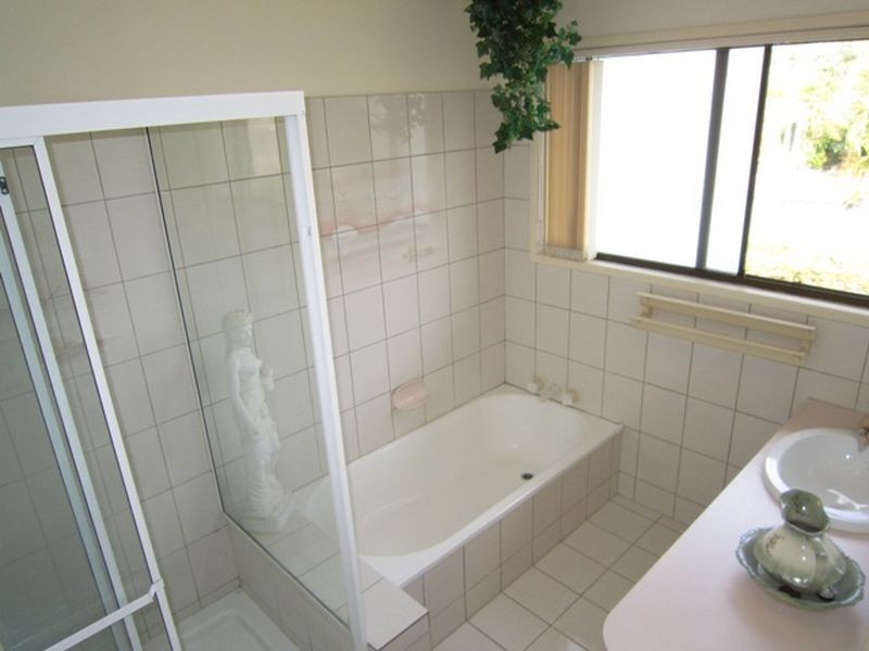 145 Meadowlands Road, Carindale QLD 4152