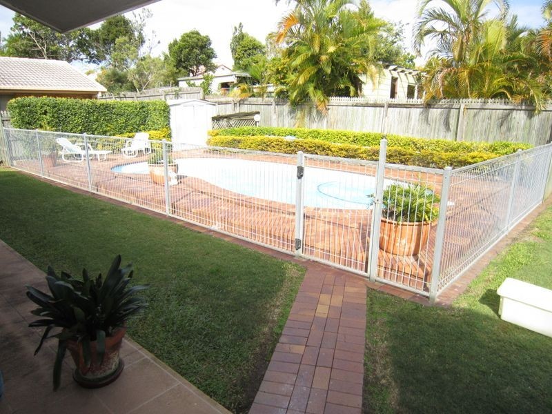 145 Meadowlands Road, Carindale QLD 4152