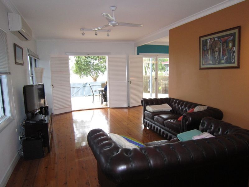 303 Upper Esplanade, Manly QLD 4179