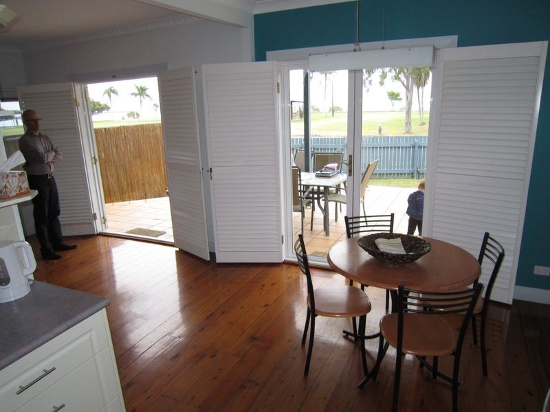 303 Upper Esplanade, Manly QLD 4179