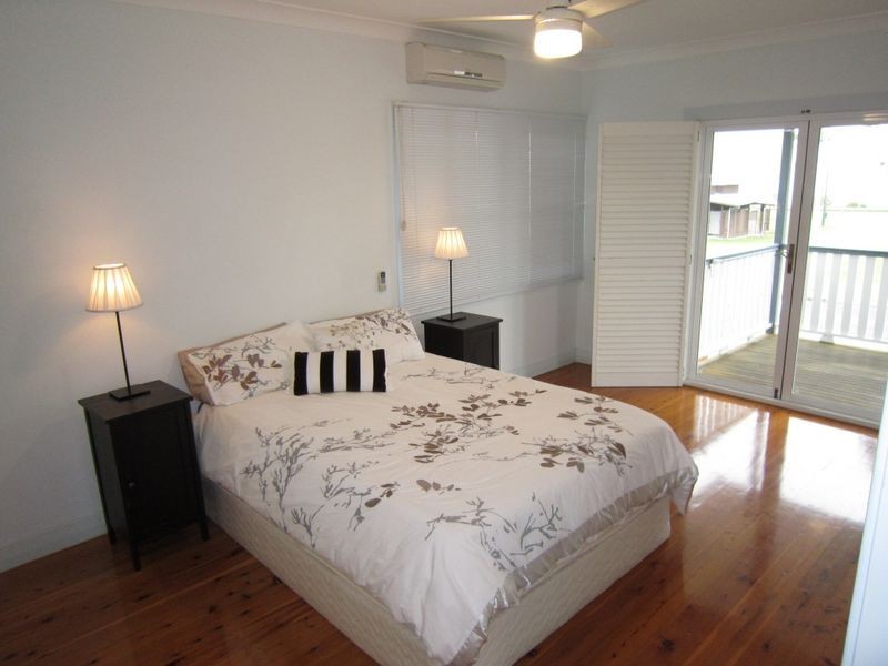 303 Upper Esplanade, Manly QLD 4179