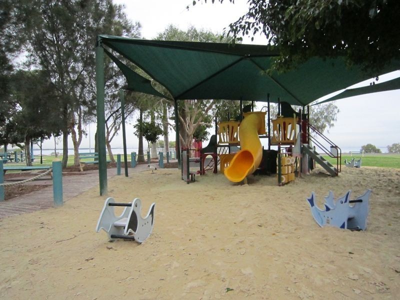 303 Upper Esplanade, Manly QLD 4179