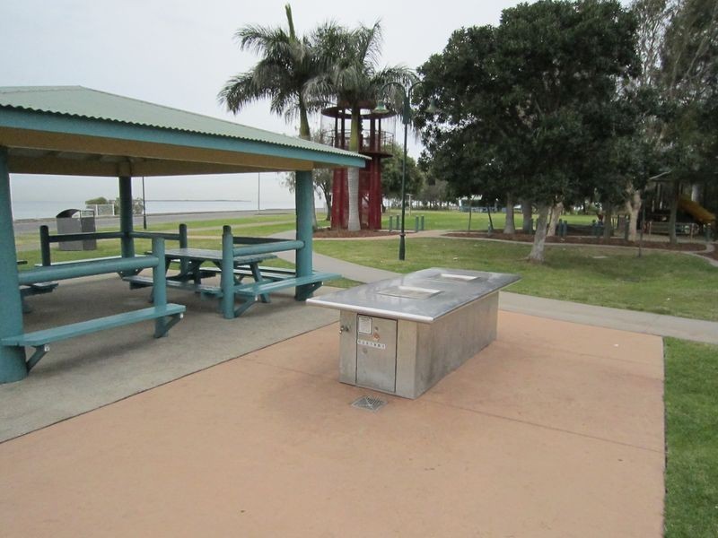 303 Upper Esplanade, Manly QLD 4179