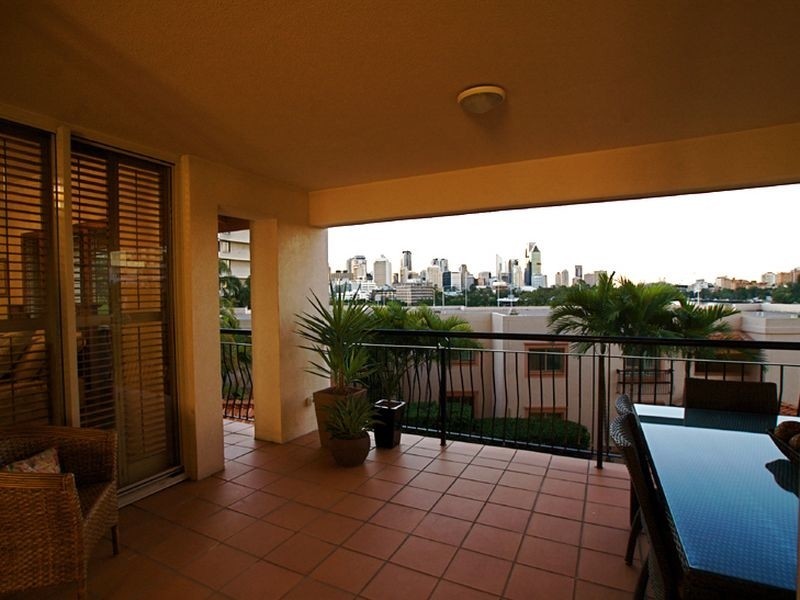 17/50 Lower River Terrace, South Brisbane QLD 4101
