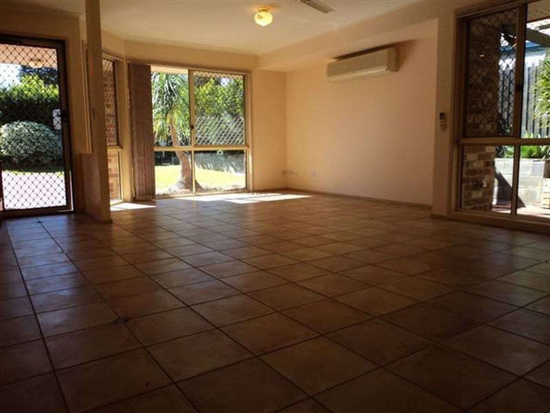 2/9 Daveson Street, Capalaba QLD 4157