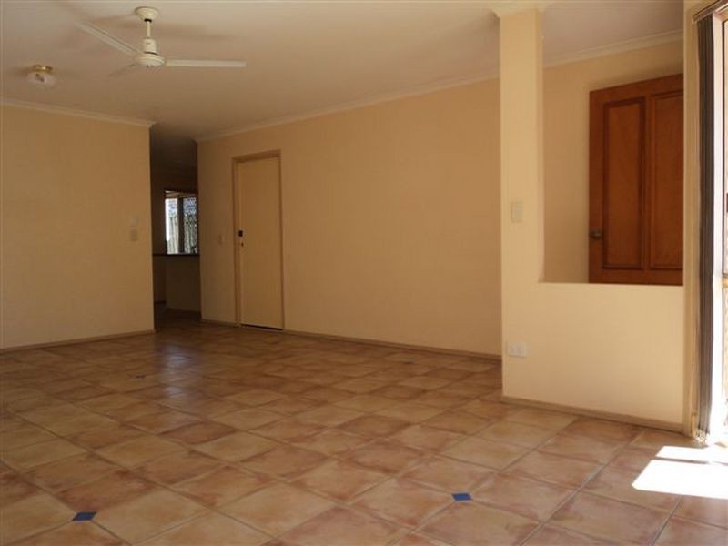 2/9 Daveson Street, Capalaba QLD 4157