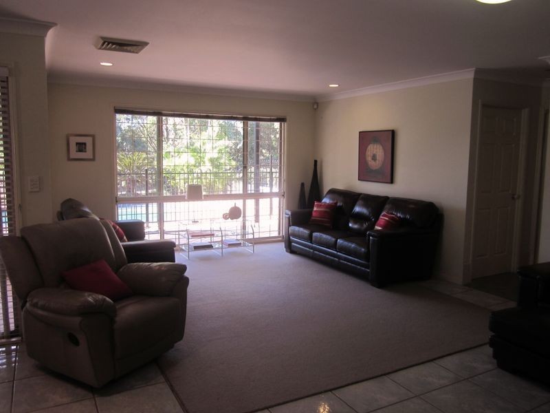 9 Quetta Close, Carindale QLD 4152