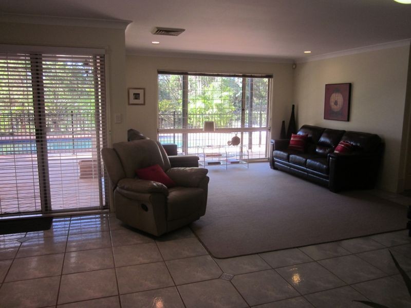 9 Quetta Close, Carindale QLD 4152