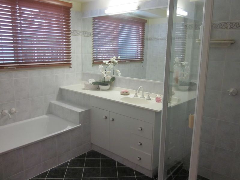 9 Quetta Close, Carindale QLD 4152