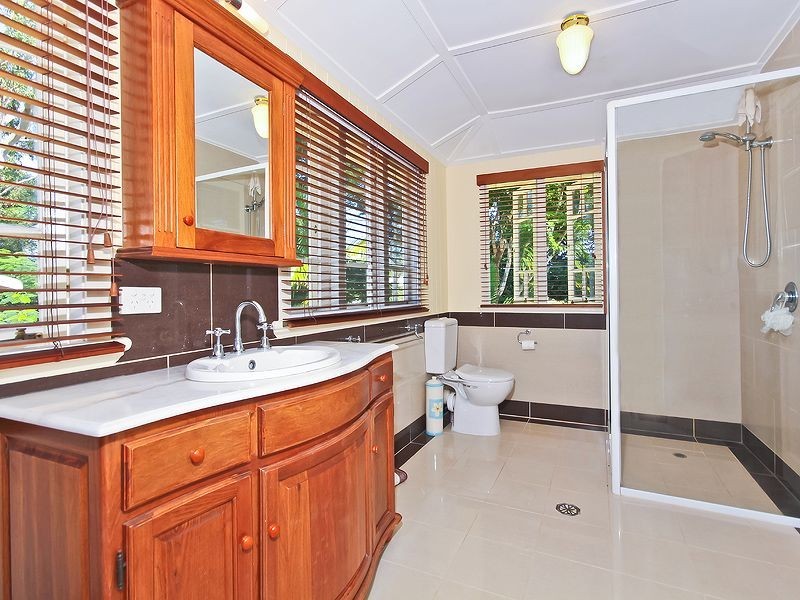 75 Main Road, Wellington Point QLD 4160