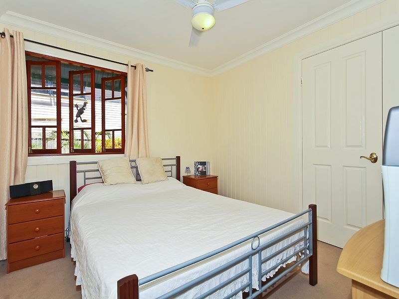 75 Main Road, Wellington Point QLD 4160