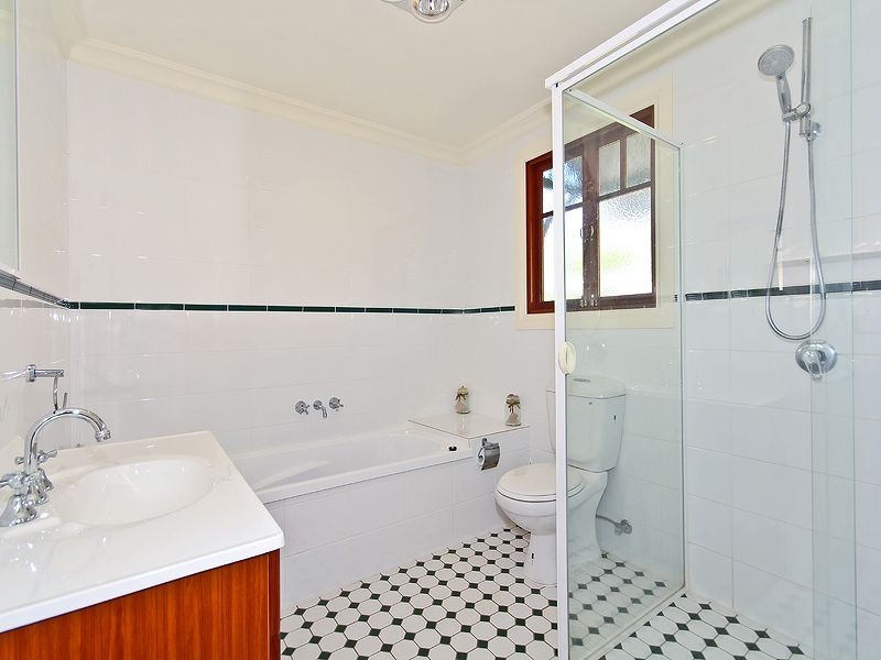 75 Main Road, Wellington Point QLD 4160