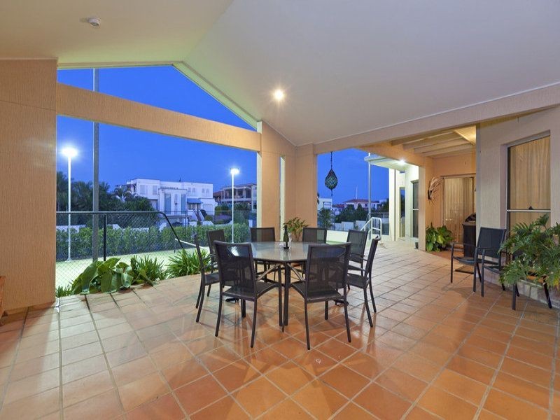 6 Commodore Drive, Birkdale QLD 4159