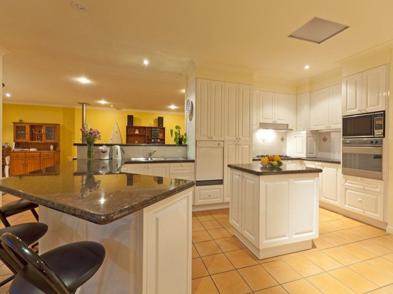 6 Commodore Drive, Birkdale QLD 4159
