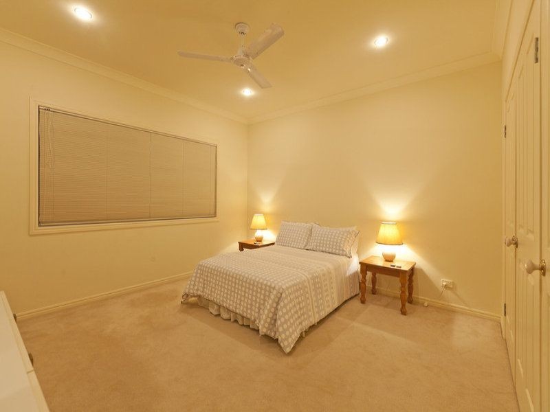 6 Commodore Drive, Birkdale QLD 4159