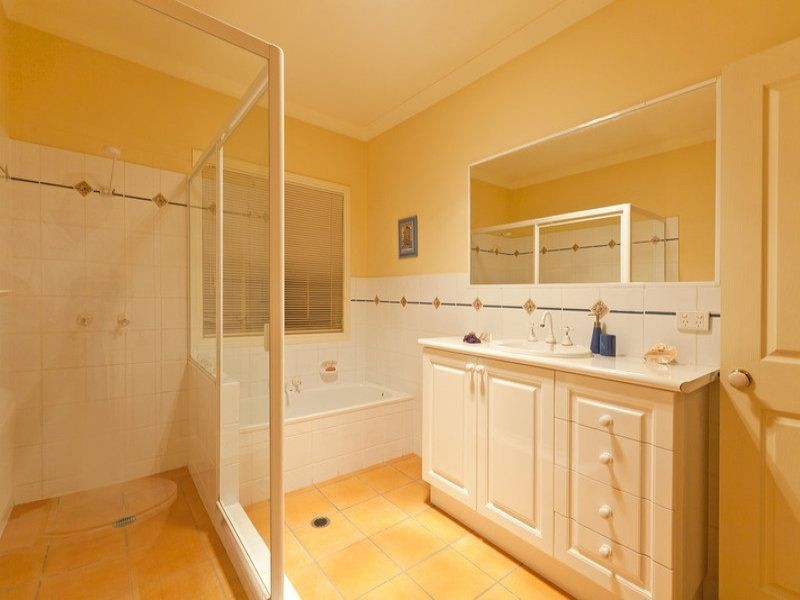 6 Commodore Drive, Birkdale QLD 4159