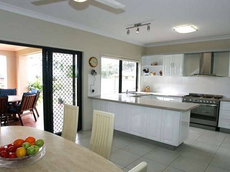 4 Sandy Cove Place, Redland Bay QLD 4165