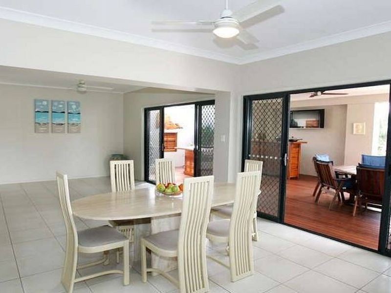 4 Sandy Cove Place, Redland Bay QLD 4165