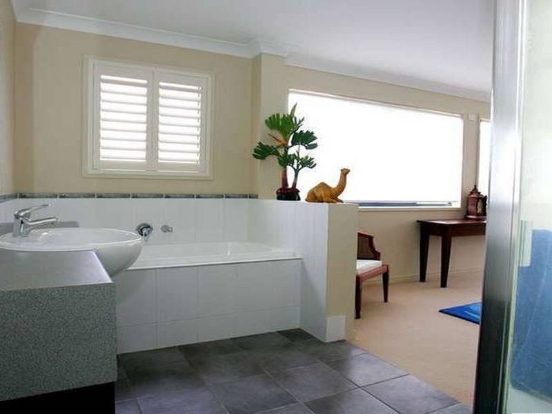 4 Sandy Cove Place, Redland Bay QLD 4165