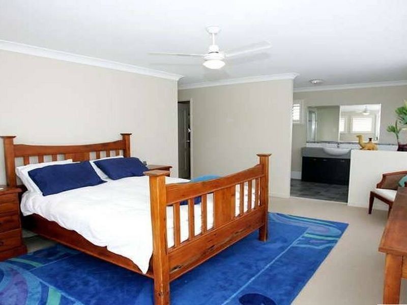 4 Sandy Cove Place, Redland Bay QLD 4165