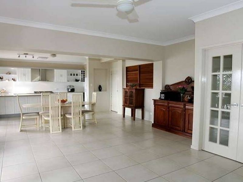 4 Sandy Cove Place, Redland Bay QLD 4165