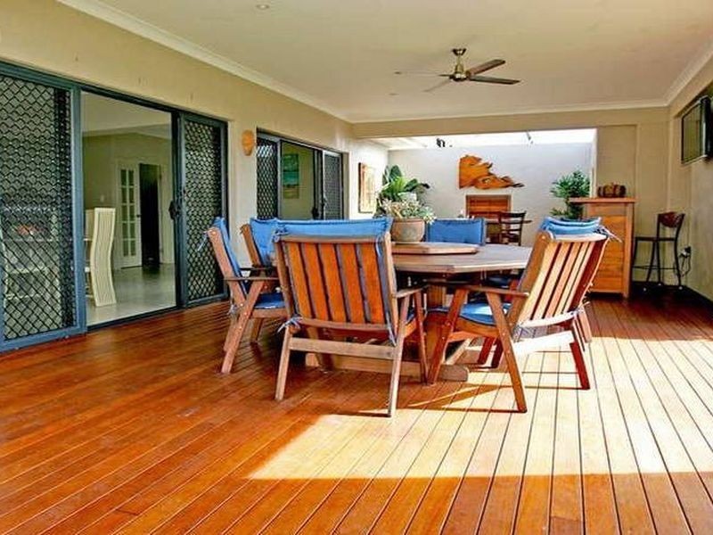 4 Sandy Cove Place, Redland Bay QLD 4165