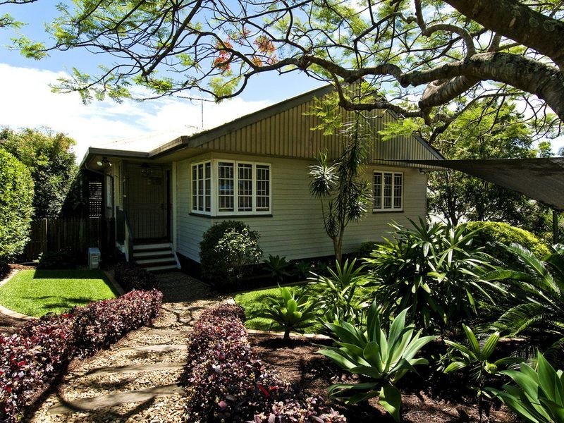 74 Sapphire Street, Holland Park QLD 4121