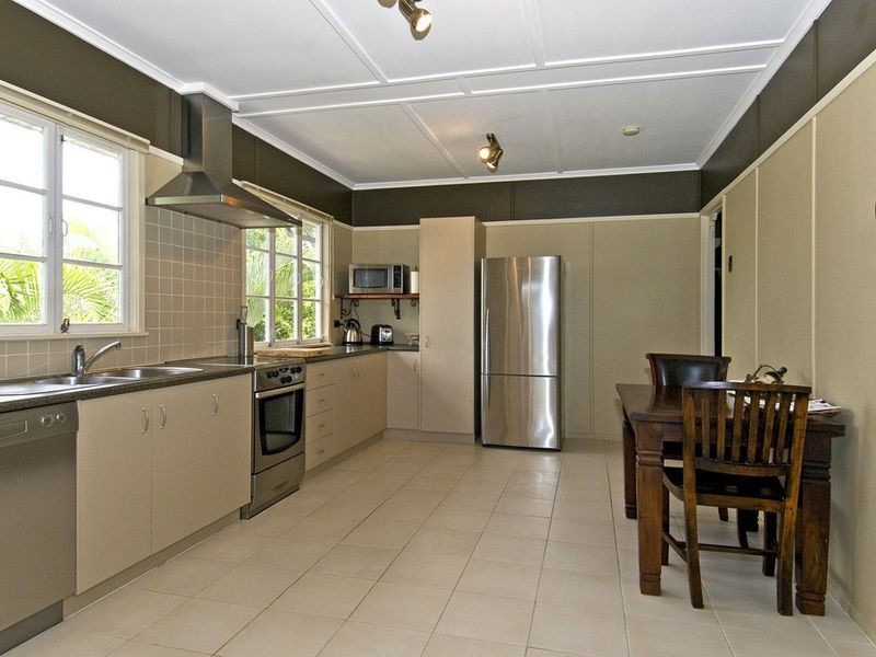 74 Sapphire Street, Holland Park QLD 4121