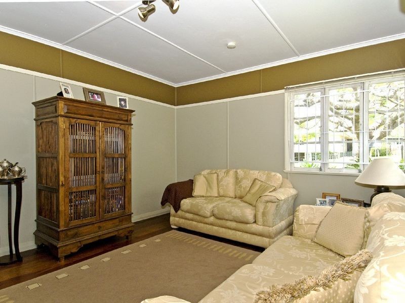 74 Sapphire Street, Holland Park QLD 4121