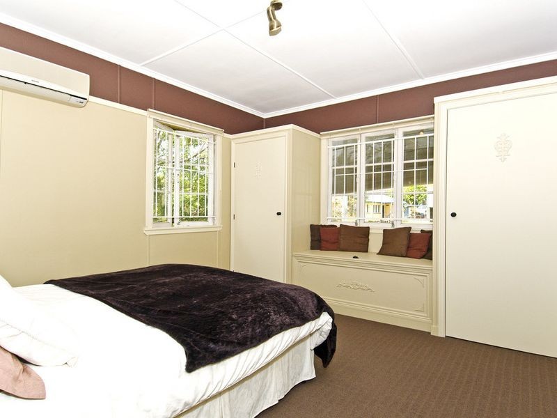 74 Sapphire Street, Holland Park QLD 4121