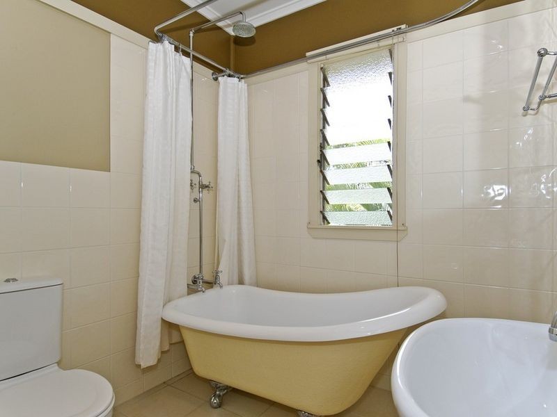 74 Sapphire Street, Holland Park QLD 4121