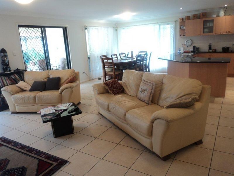 8 Lindeman Place, Redland Bay QLD 4165