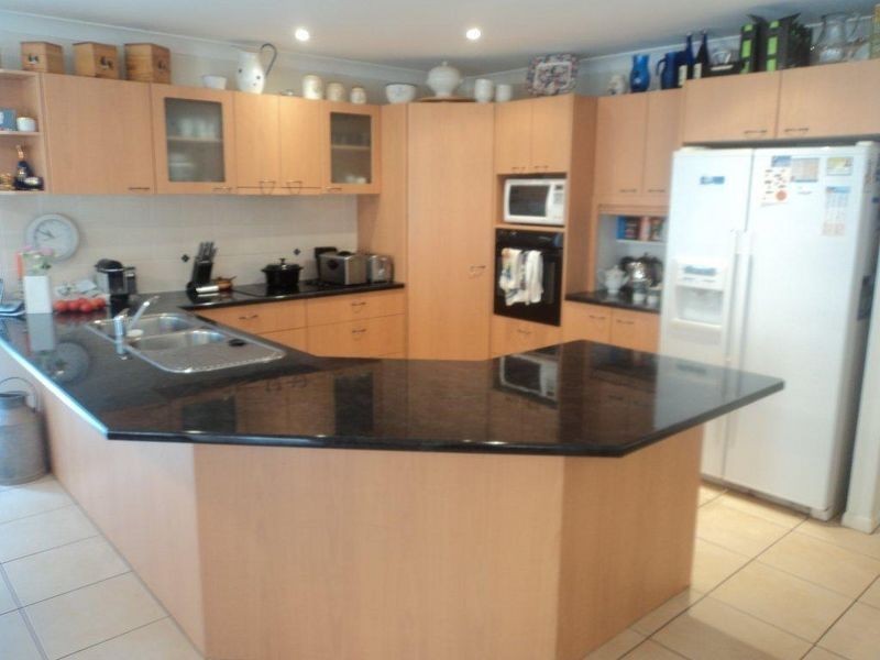 8 Lindeman Place, Redland Bay QLD 4165