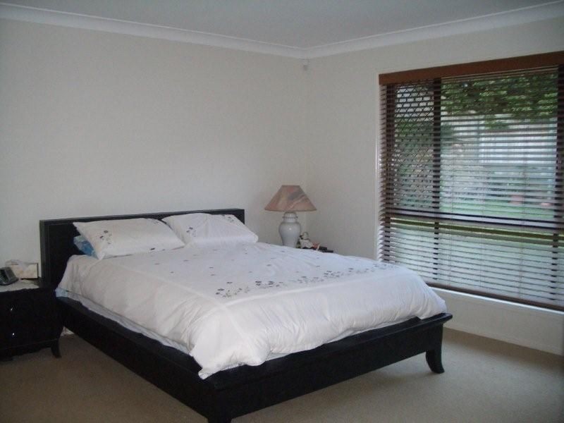 8 Lindeman Place, Redland Bay QLD 4165