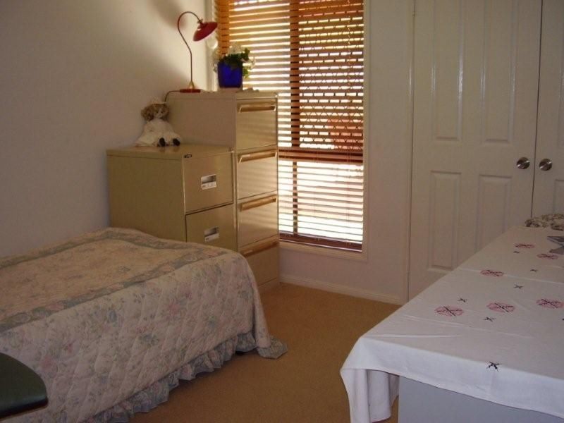 8 Lindeman Place, Redland Bay QLD 4165