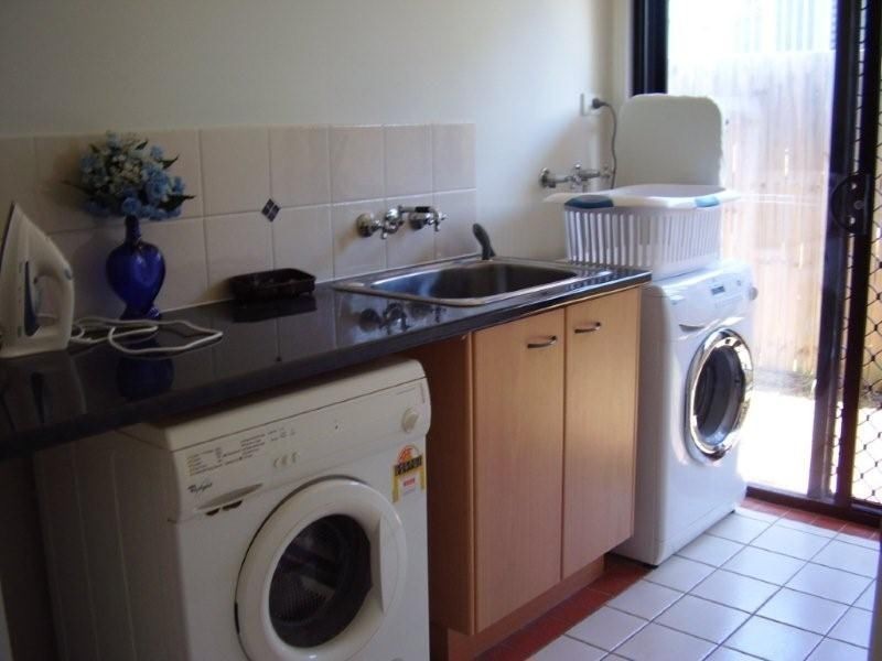 8 Lindeman Place, Redland Bay QLD 4165