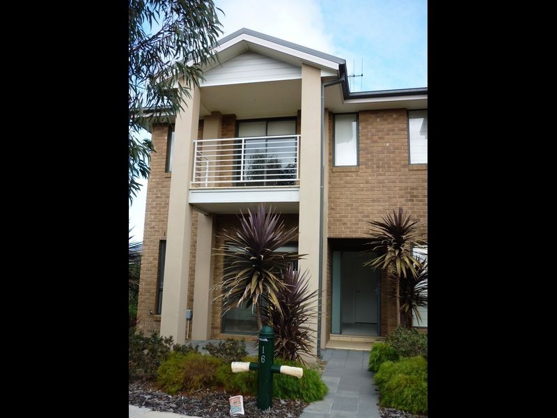 16 Turnstone Drive, Point Cook VIC 3030