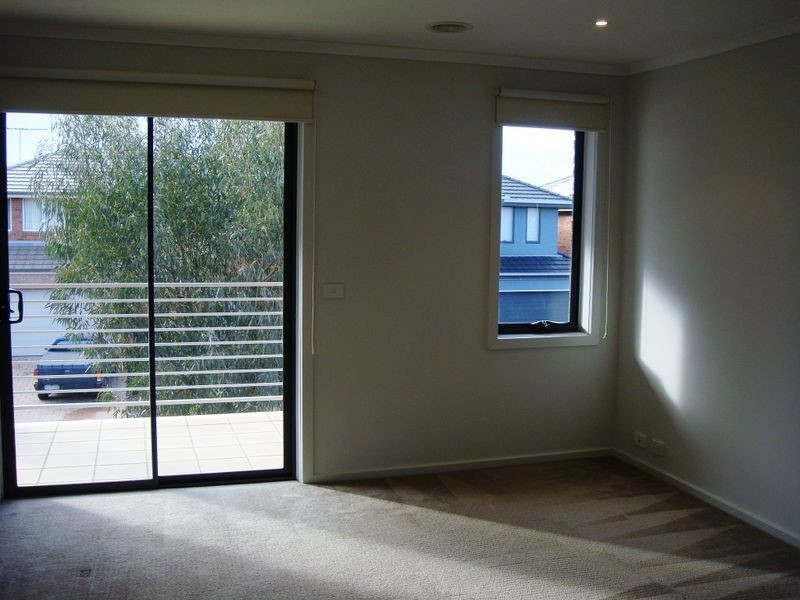 16 Turnstone Drive, Point Cook VIC 3030